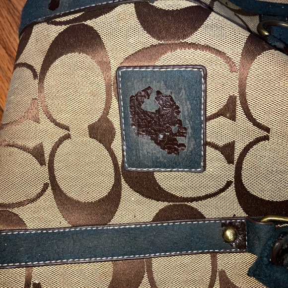 Signature Coach duffle bag - Picture 3 of 10